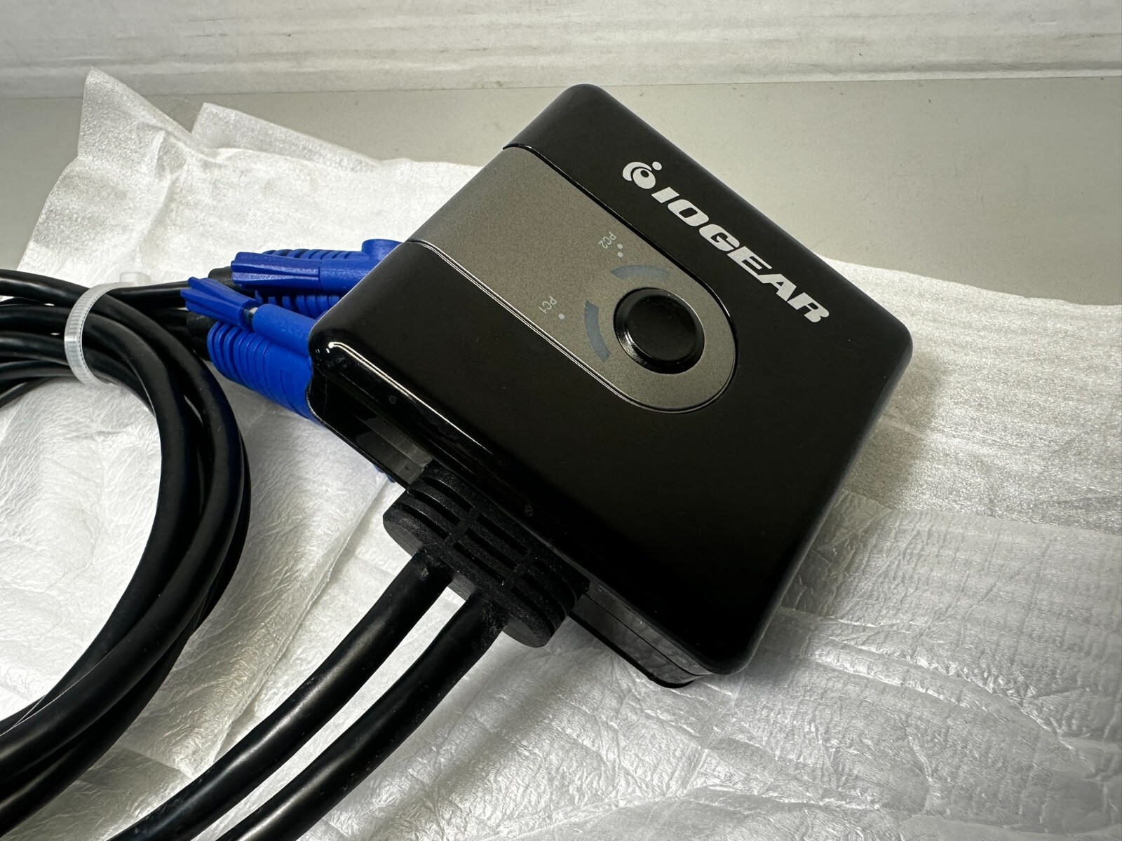 IOGear 2-Port USB DVI KVM Switch GCS42UW6 881317010605