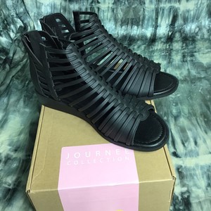 journee gladiator sandals