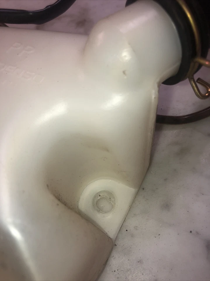 1990-1994 Plymouth láser maletero trasero lavadora líquido depósito tanque d34 Foto 4 de 4