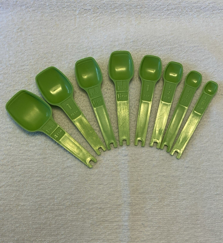 Vintage Tupperware 8 Piece Nesting Measuring Spoon Set  1272-2