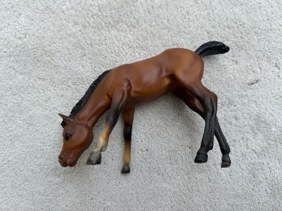 Vintage Breyer Horse #151 Grazing Foal Dark Matte Variation Front Socks 1960s