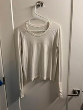 Womens Lululemon cropped size 10