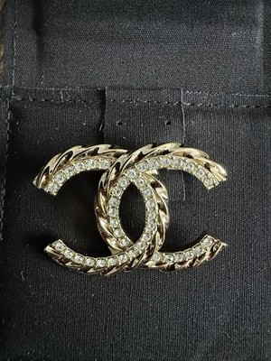 Chanel Brosche CC