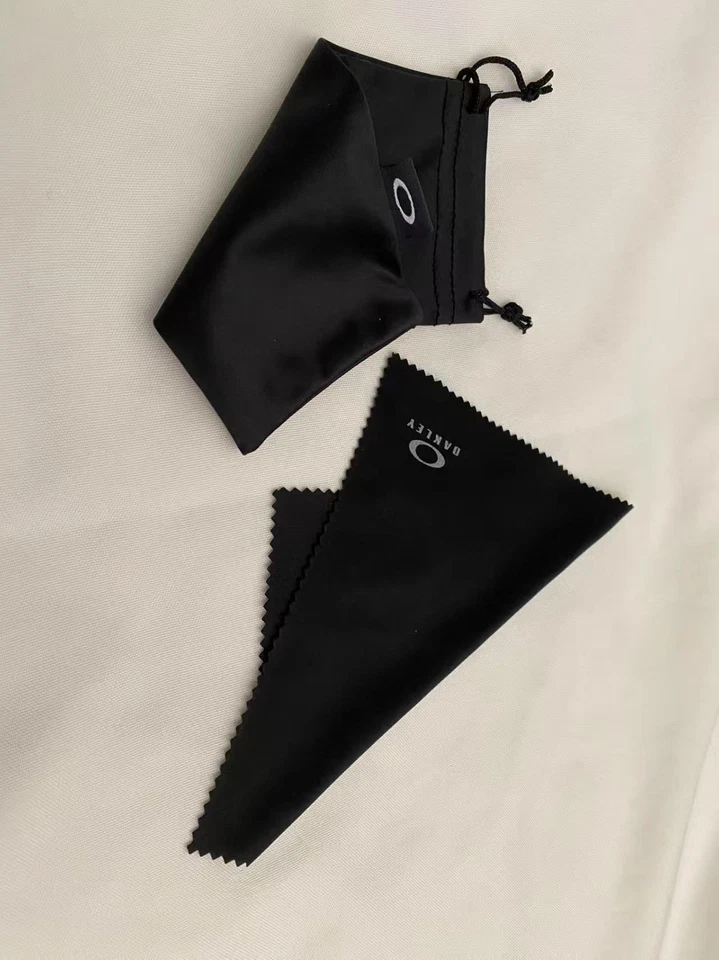 PACK DE 2 GAFAS DE SOL OAKLEY ANTIAÉREAS MICRO FIBRA SUAVE LIMPIEZA paño y ALMACENAMIENTO Foto 2 de 2