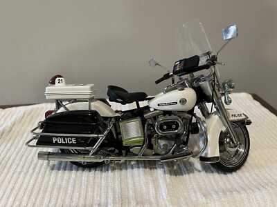 Franklin Mint 1/10 Scale Police Edition Harley Davidson Motorcycle