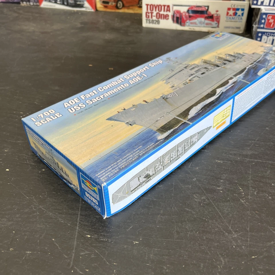 Trumpeter USS Sacramento AOE1 Fast Combat Support Ship Plastic Model 1:700 Scale - Image 2 of 4