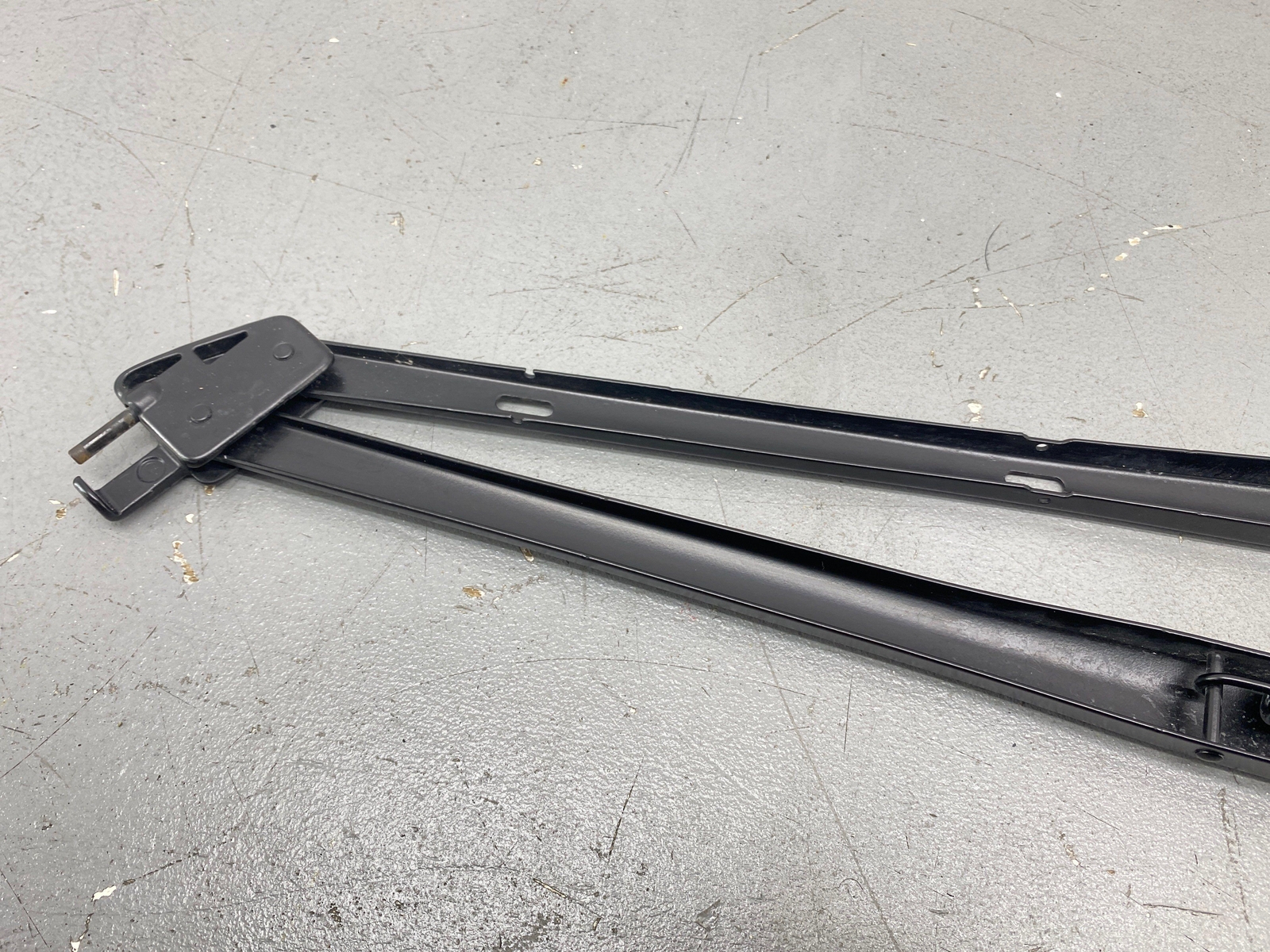2020-2023 MCLAREN GT FRONT WINDSHIELD WIPER ARM SET 13A5861CP OEM 2021 2022