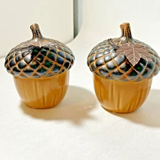 Cranberry Forest scented candle with an Acorn shape by Croft & Barrow Set of 2