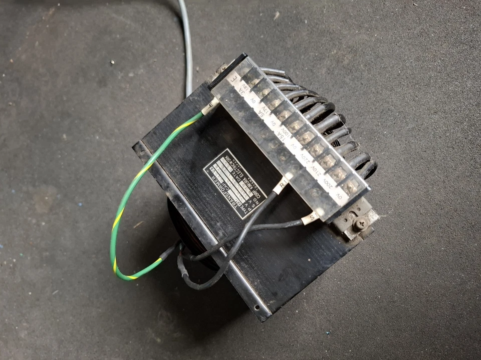 KIMURA KRT- Stepdown Transformer 1.68KVA Input:200-220V Output: 100V, 17V,18V - image 2 of 4