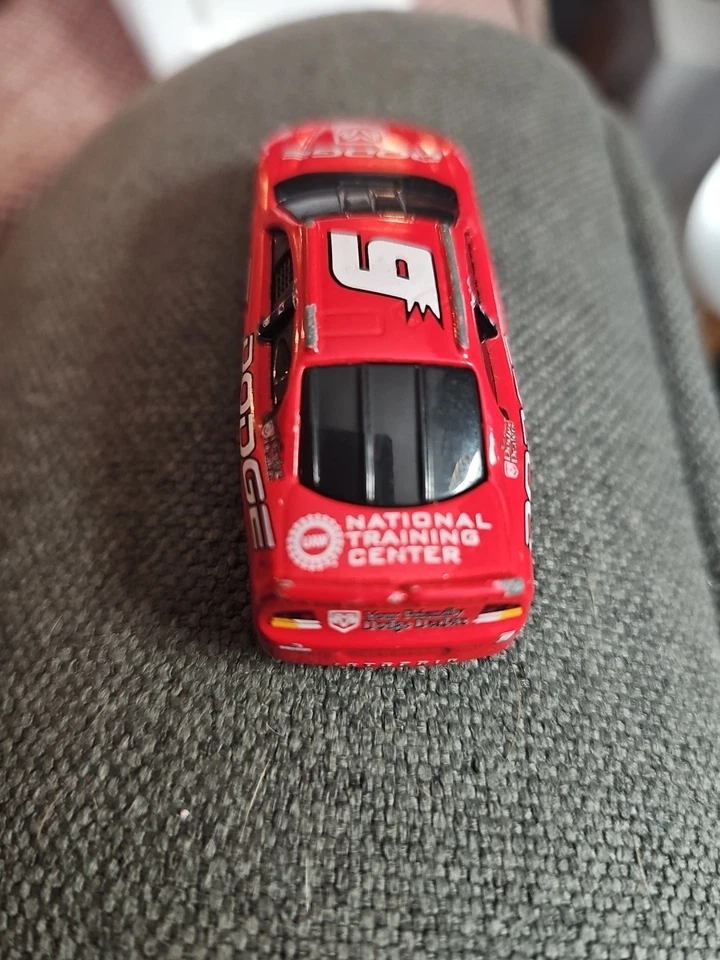 NASCAR #9 Bill Elliot 1/64 Dodge Intrepid National Training Center rojo fundido a presión Foto 2 de 4