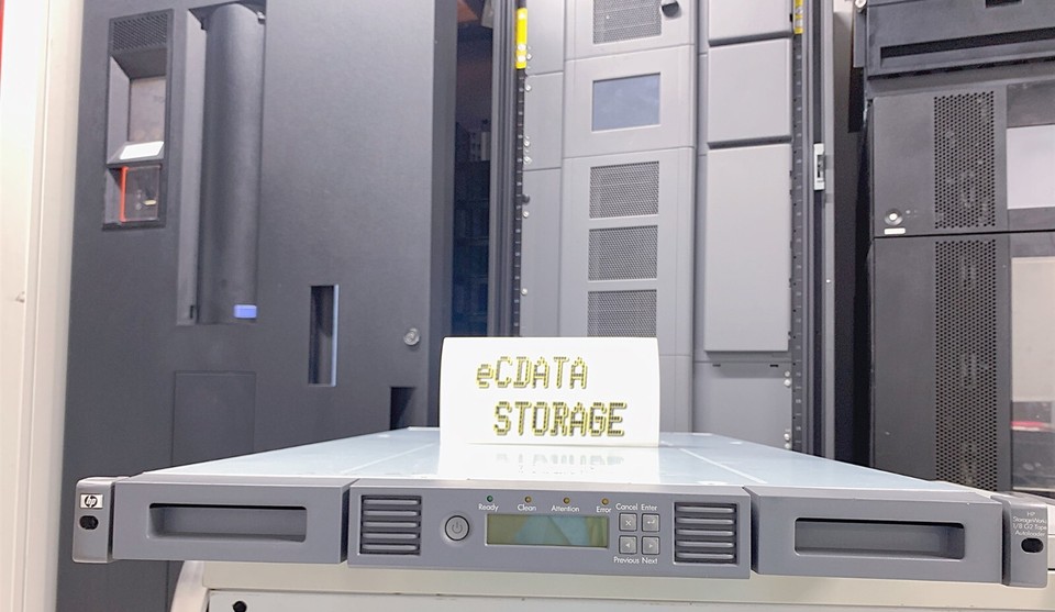 HP 1/8 G2 LTO5 ULTRIUM 3000 SAS TAPE AUTOLOADER BL536A WITH 1 LTO5 HH ...