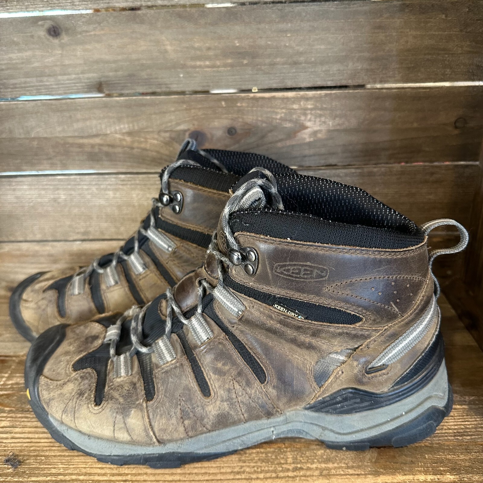 Scarpe da trekking impermeabili da uomo Keen in pelle di gesso metà atletica misura 11 D