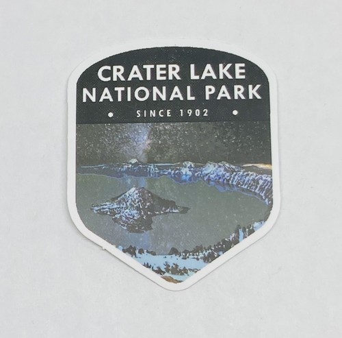 Crater Lake National Park Oregon In Mono Line Design For Badge T Shirt Sticker Illustration | Premium Vector - Foto 8