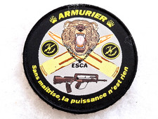Un insigne tissu militaire " Armurier ESCA ".