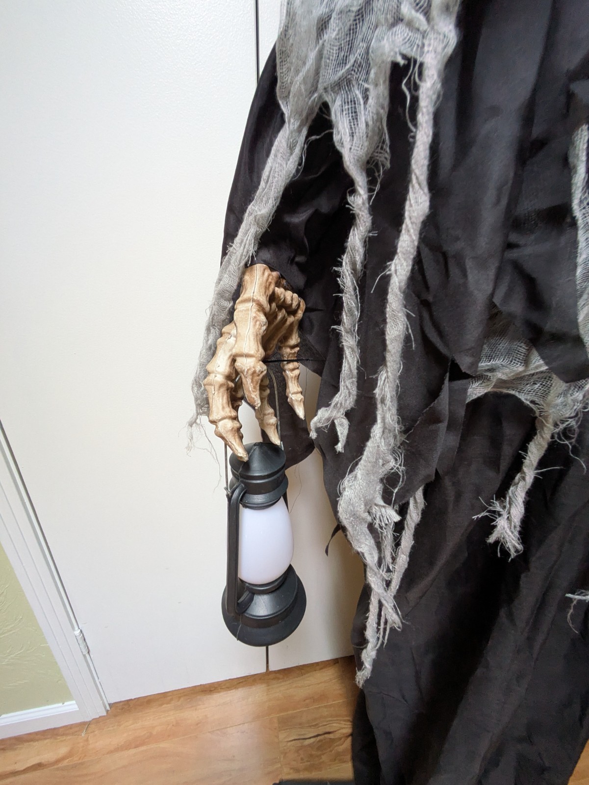 Haunted hill farm animatronic grim reaper with lantern Halloween prop 70" spooky