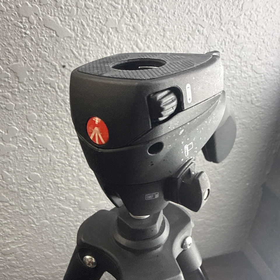 Manfrotto MKCOMPACTACN-BK Compact Action Aluminium Tripod - Image 3 of 4