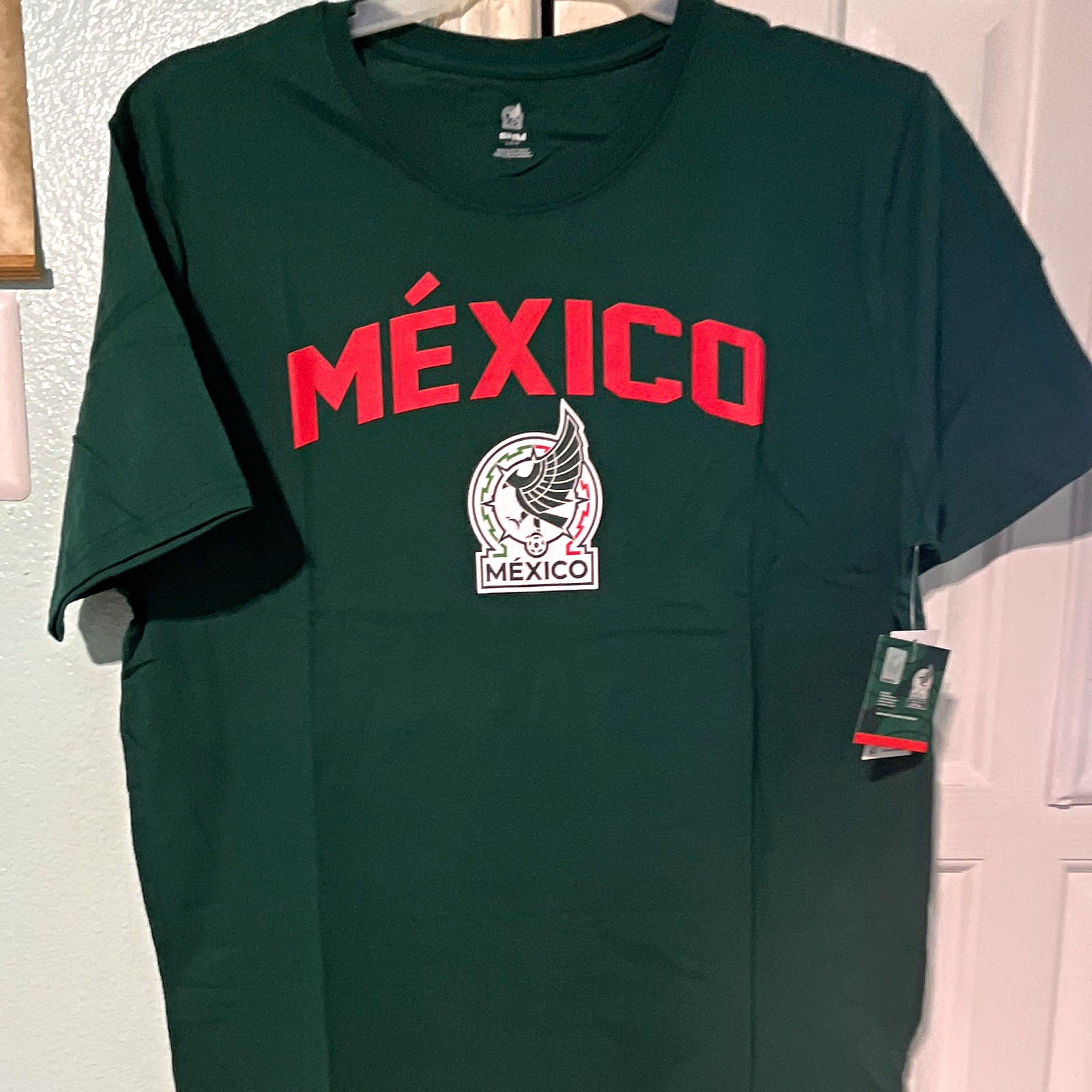 Mexico Men’s L National Team Soccer Shirt Green/Red “MÉXICO” Crest Graphic