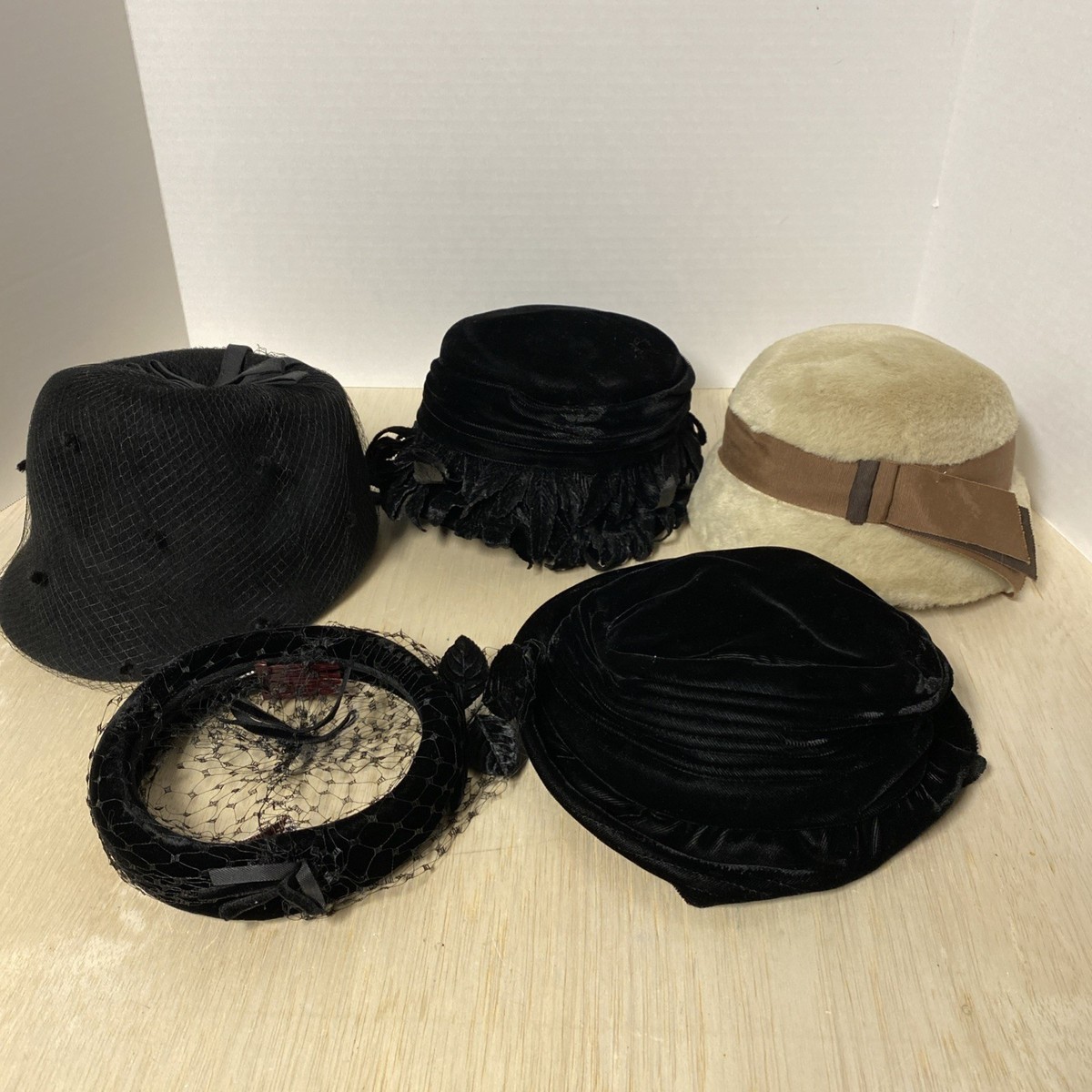 5 Vintage Ladies Hats • Glenover Henry Pollack • Lucilla  display picture 1