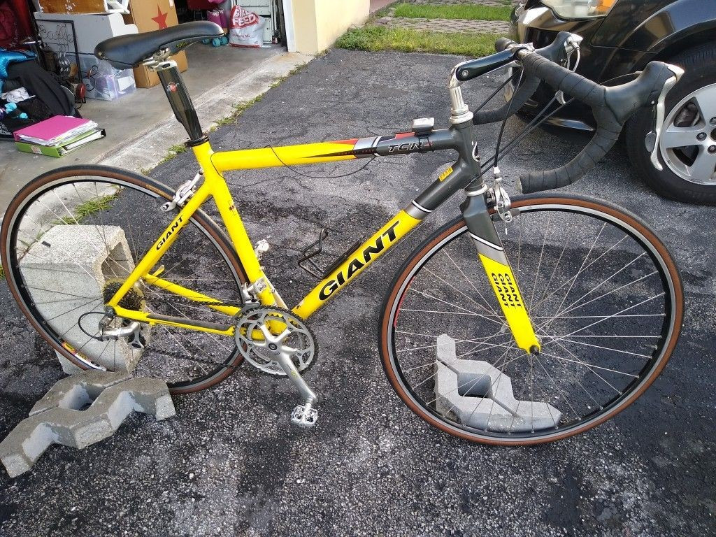 BICYCLE GIANT TCR ROAD BIKE (2000)