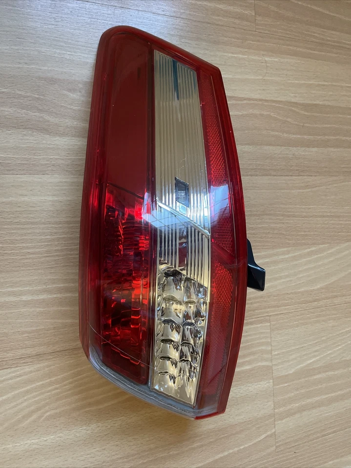 Lanterna traseira do Toyota Camry (olhos de águia) - Imagem 2 de 4