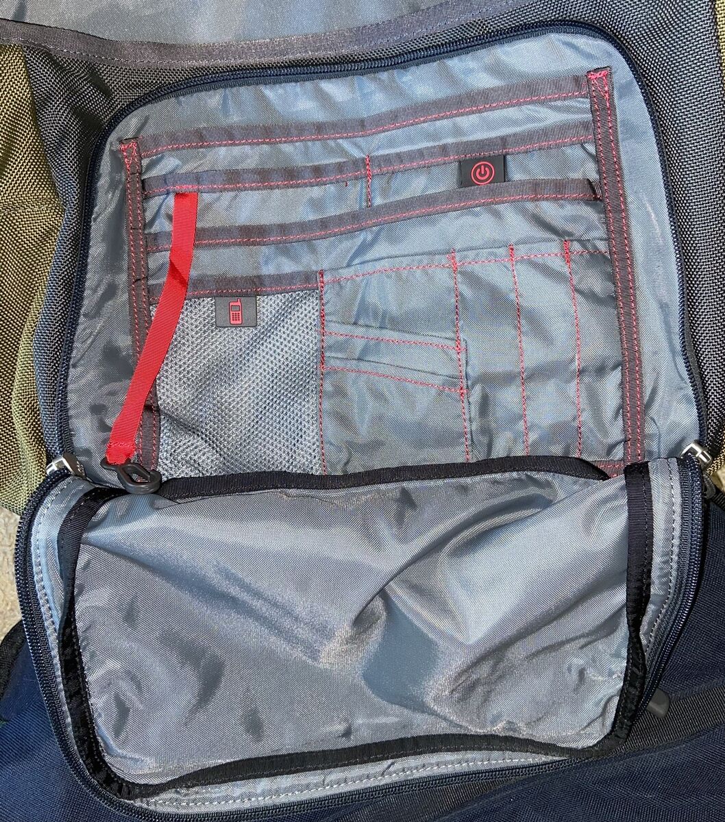 THE NORTH FACE Large Khaki Green & Gray Nylon Messenger THE NORTH FACE Large Khaki Green & Gray Nylon Messenger