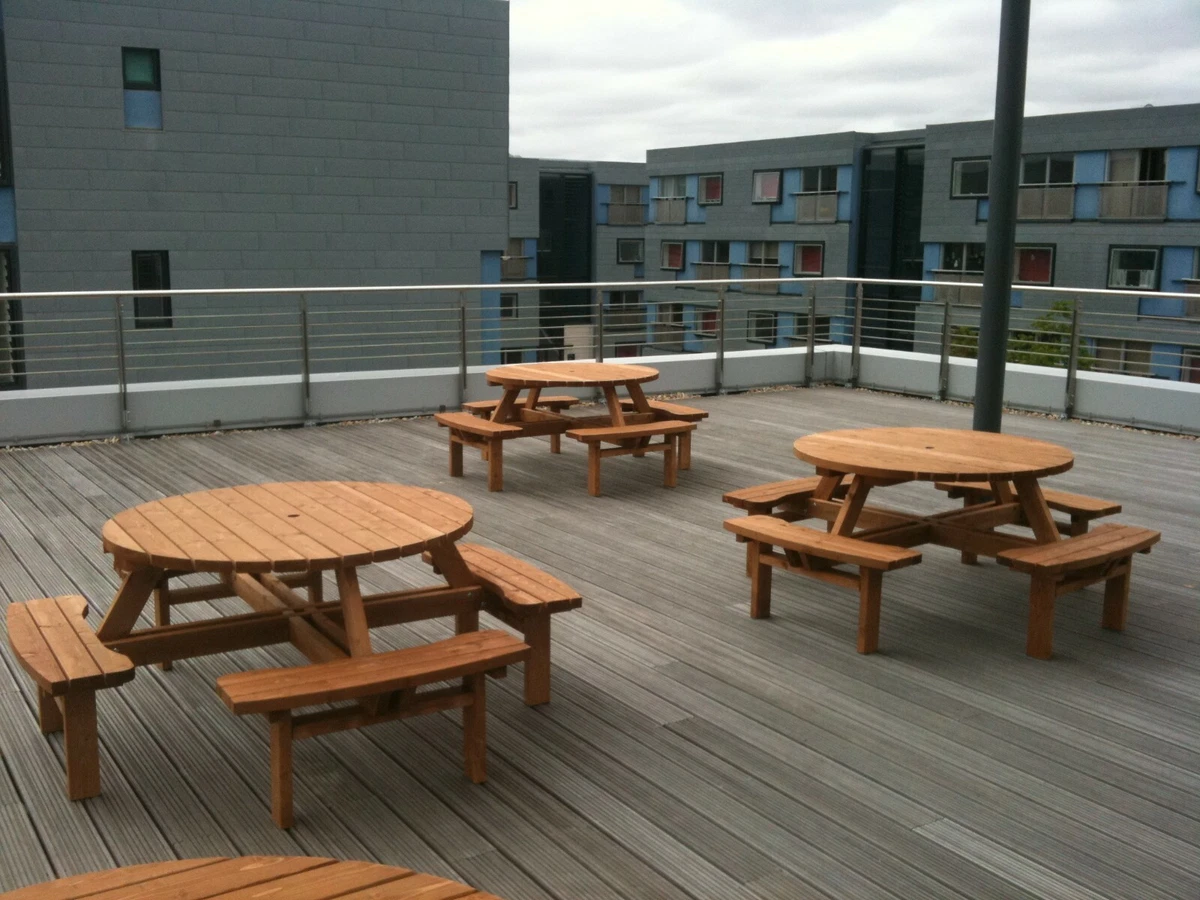 8 Seater commercial pub style round picnic table with free