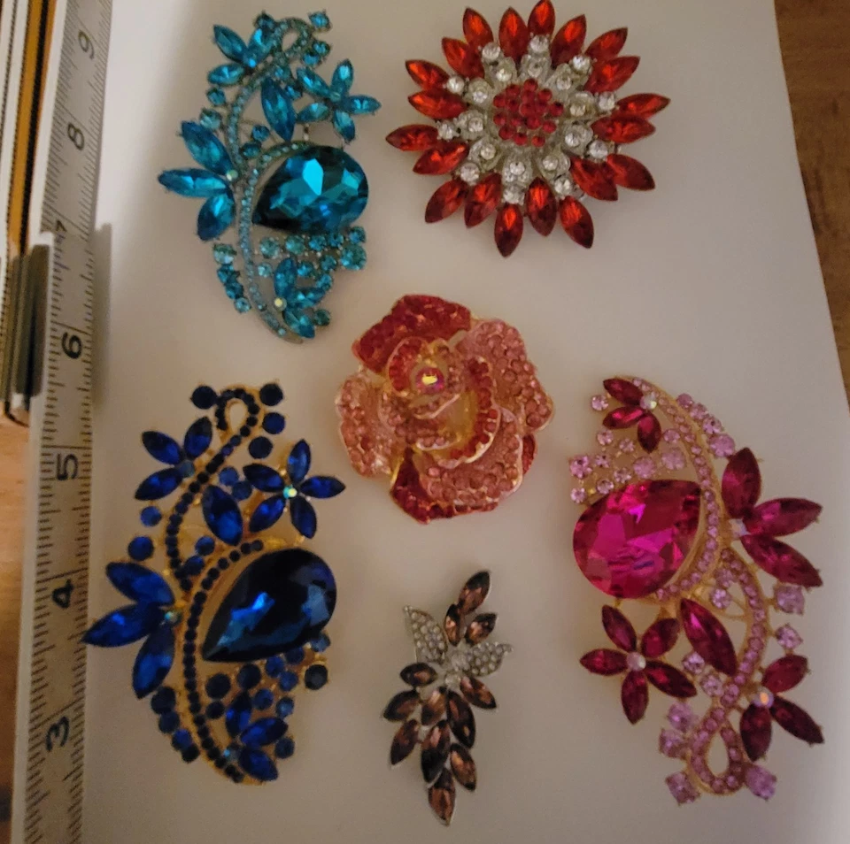 Lote de 6 broches de vidrio floral con flores de diamantes de imitación grandes 1 pequeños CA E231-9 Foto 3 de 4