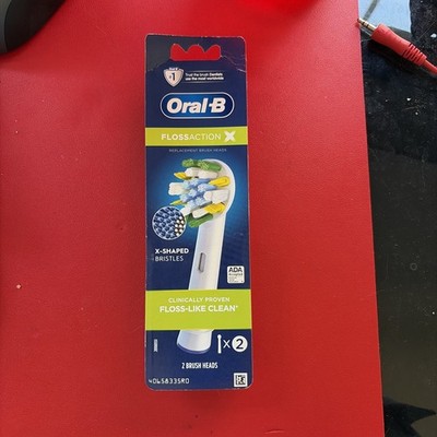 NEW Oral-B  Cross & Floss Action Toothbrush Replacement Head, 2 Count - White.