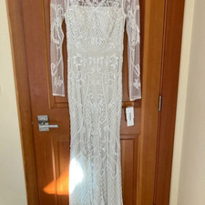 NWT DB Studio David’s Bridal Beaded Lace Long Sleeve Wedding Dress Size 2/4