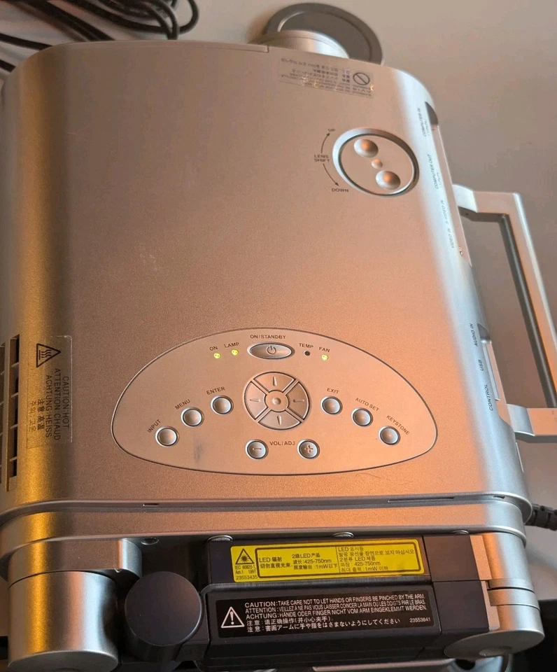 Toshiba TLP-561 Projector Tested& working - Image 3 of 4