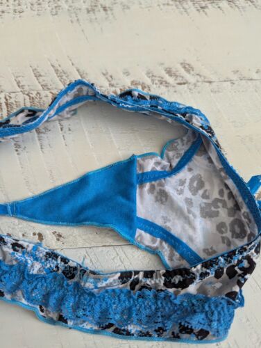 Native Intimates Size S Vintage Y2K Gray & Cerulean Blue Leopard Ruffle G-String - Picture 3 of 4