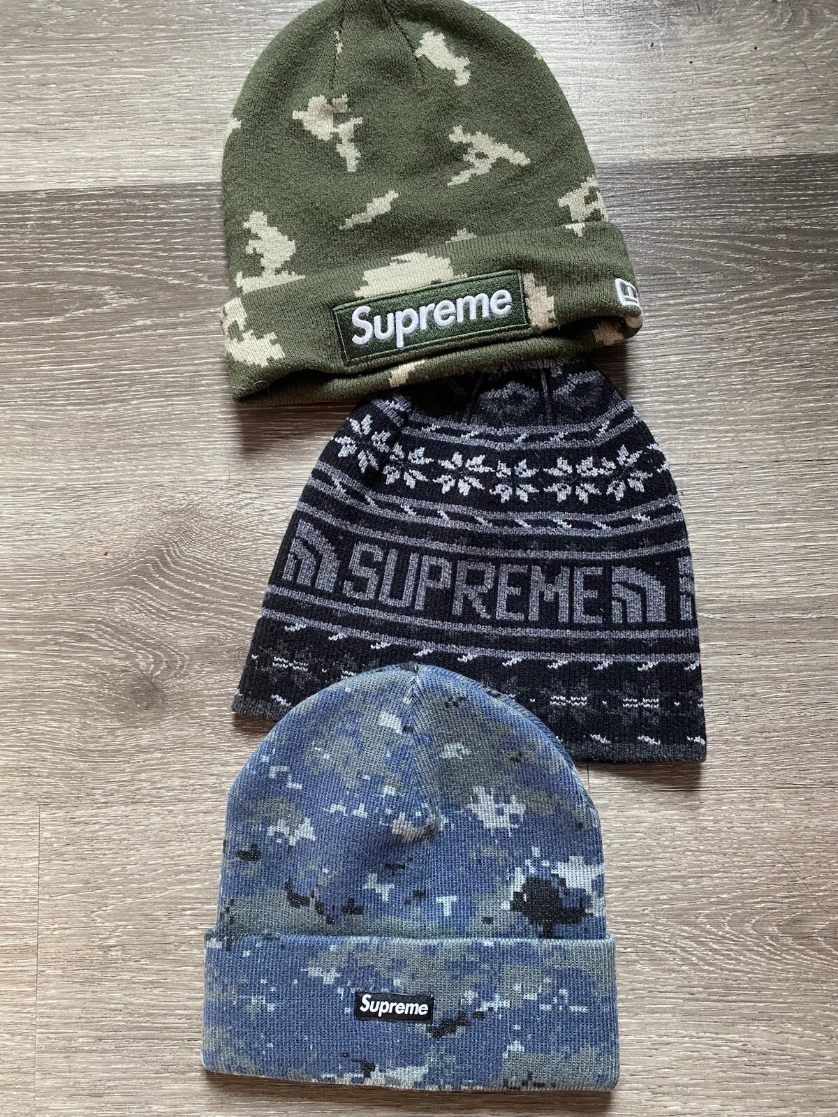 Lot de bonnets Supreme face nord 