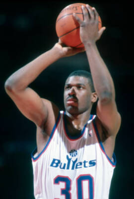Bernard King Washington Bullets shoots a free throw in- Basketball 1988 Photo