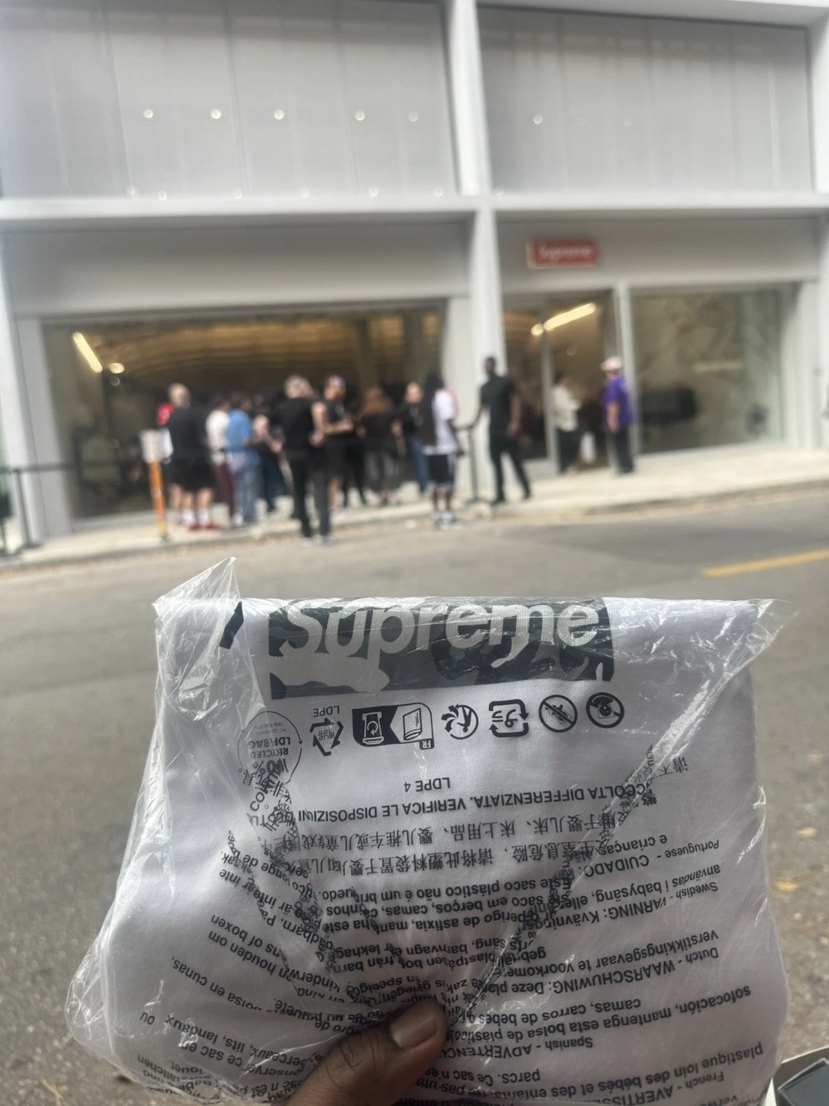 T shirt taille XXL 2XL Supreme Miami Exclusive Camo Box Logo EN MAIN
