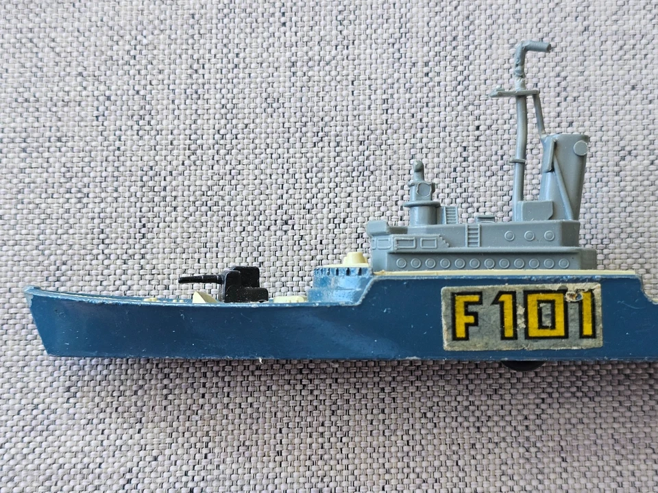 Matchbox Sea Kings Vintage 1976 K-301 Frigate K-305 Subchaser Ship F101 Lesney - Image 2 of 4