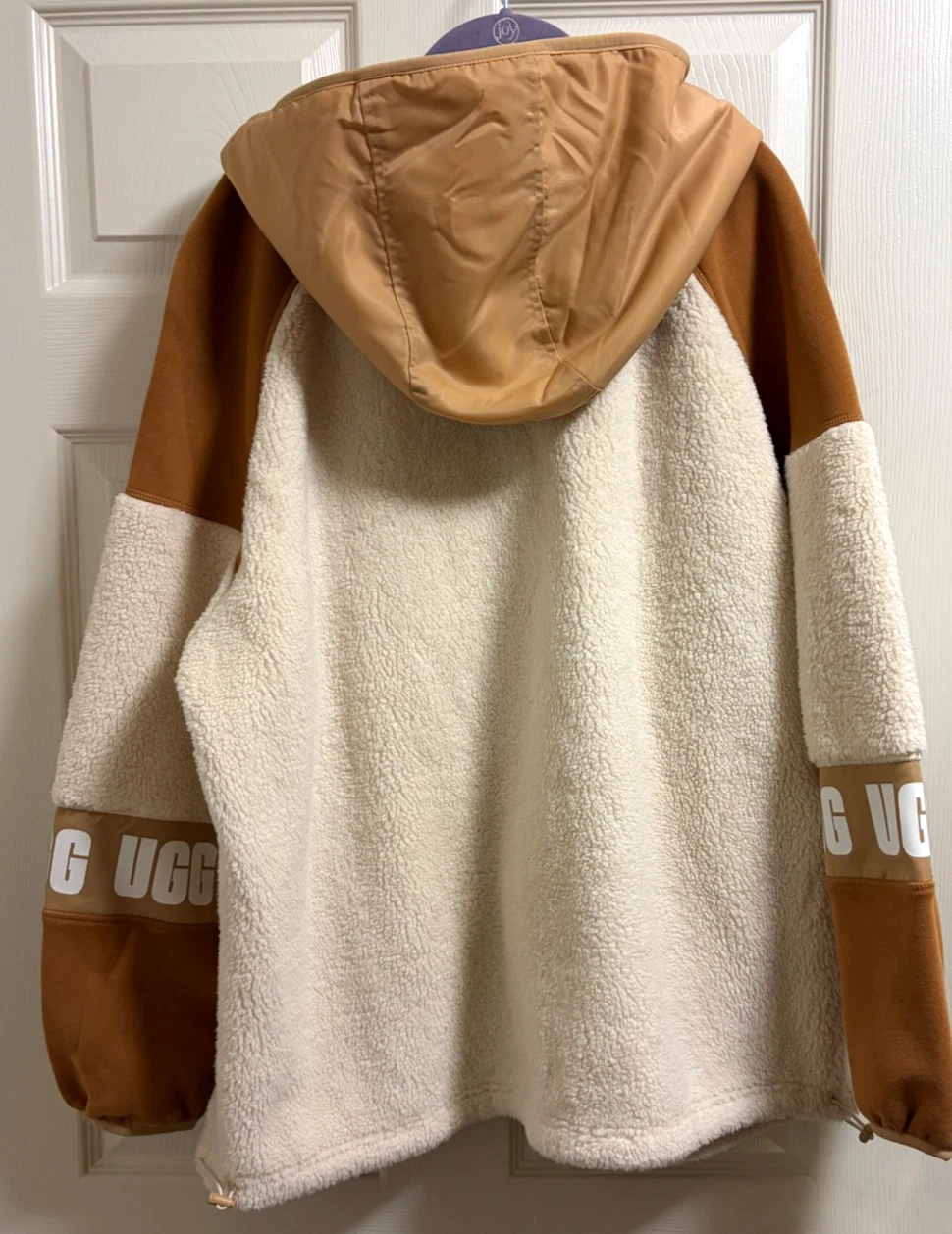 UGG HERITAGE IVORY & GOLD LOGO FAUX SHERPA HOODED JACKET MEN'S XL image 2
