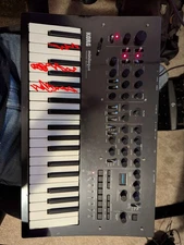 Korg Minilogue Polyphonic Analogue Synthesizer [3 KEYS DON'T WORK]