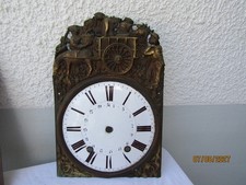 27.. ancienne facade et cadran d horloge comtoise