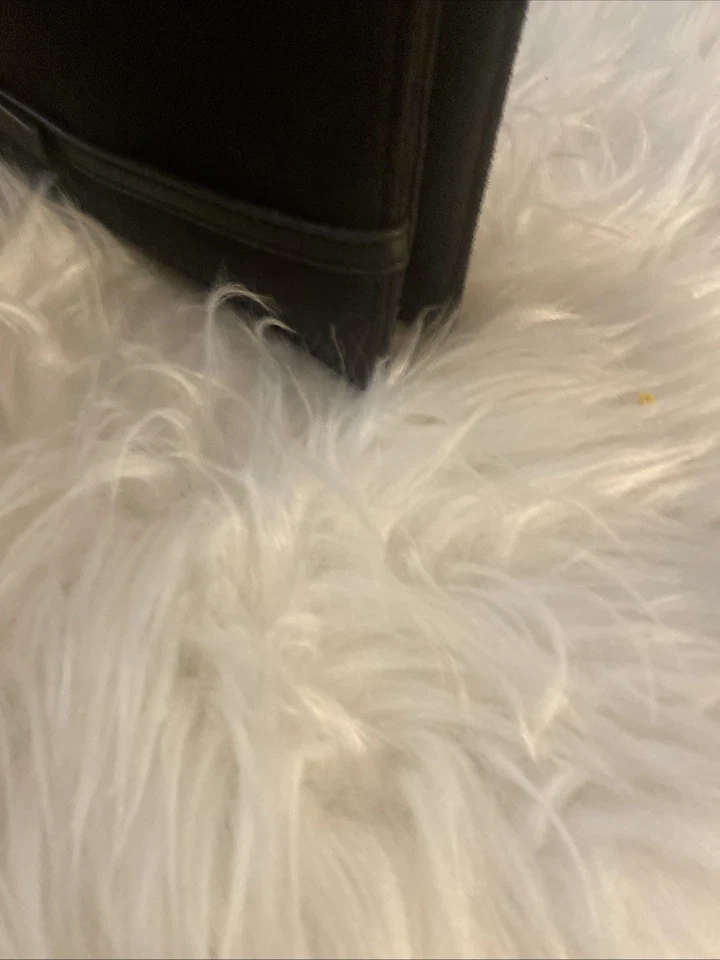 Elegante bolso de mano negro Marc Jacobs en tela de terciopelo de poliéster. Foto 3 de 4