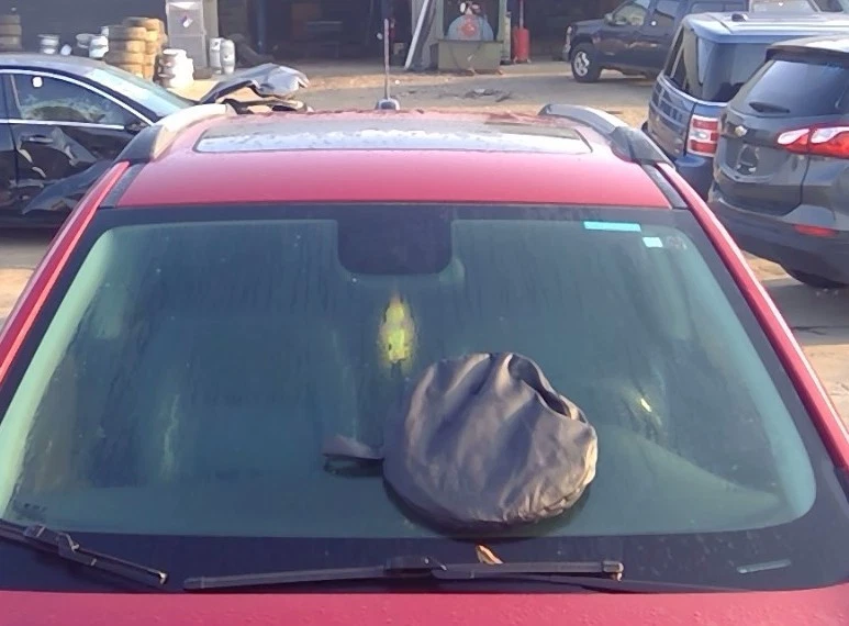 13-17 18 2019 20 Chevy Trax Rear Driver LH Door Handle in GCS Red w/ Chrome Trim Foto 3 de 4