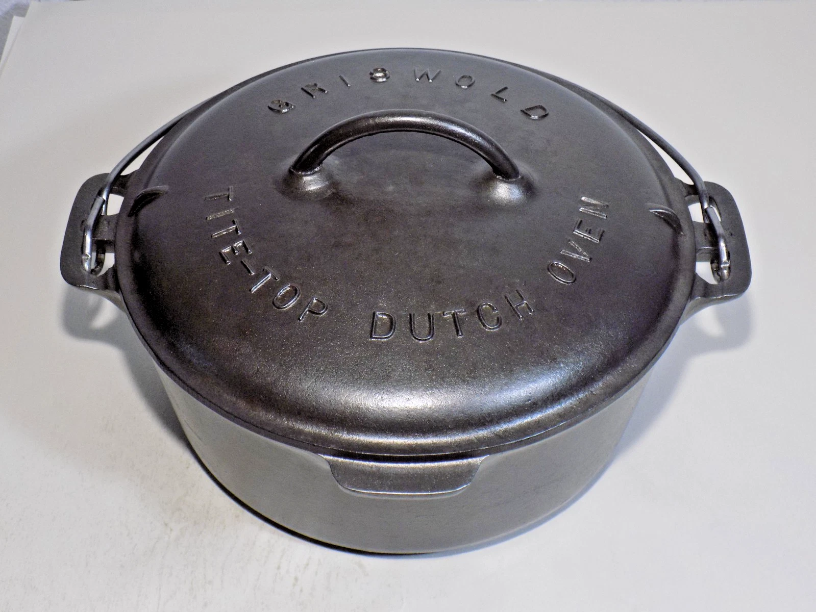 XLNT Griswold No.8 833/A2551 Block/Slant Cast Iron Dutch Oven-Restored-99% Flat