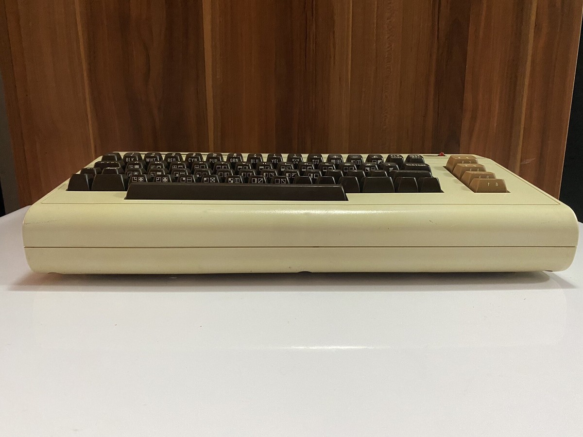 VTG Commodore Vic-20 Computer Silver Label w/ Cassette Deck