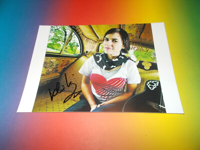 Kaki King US Sängerin signed signiert autograph Autogramm Foto in person