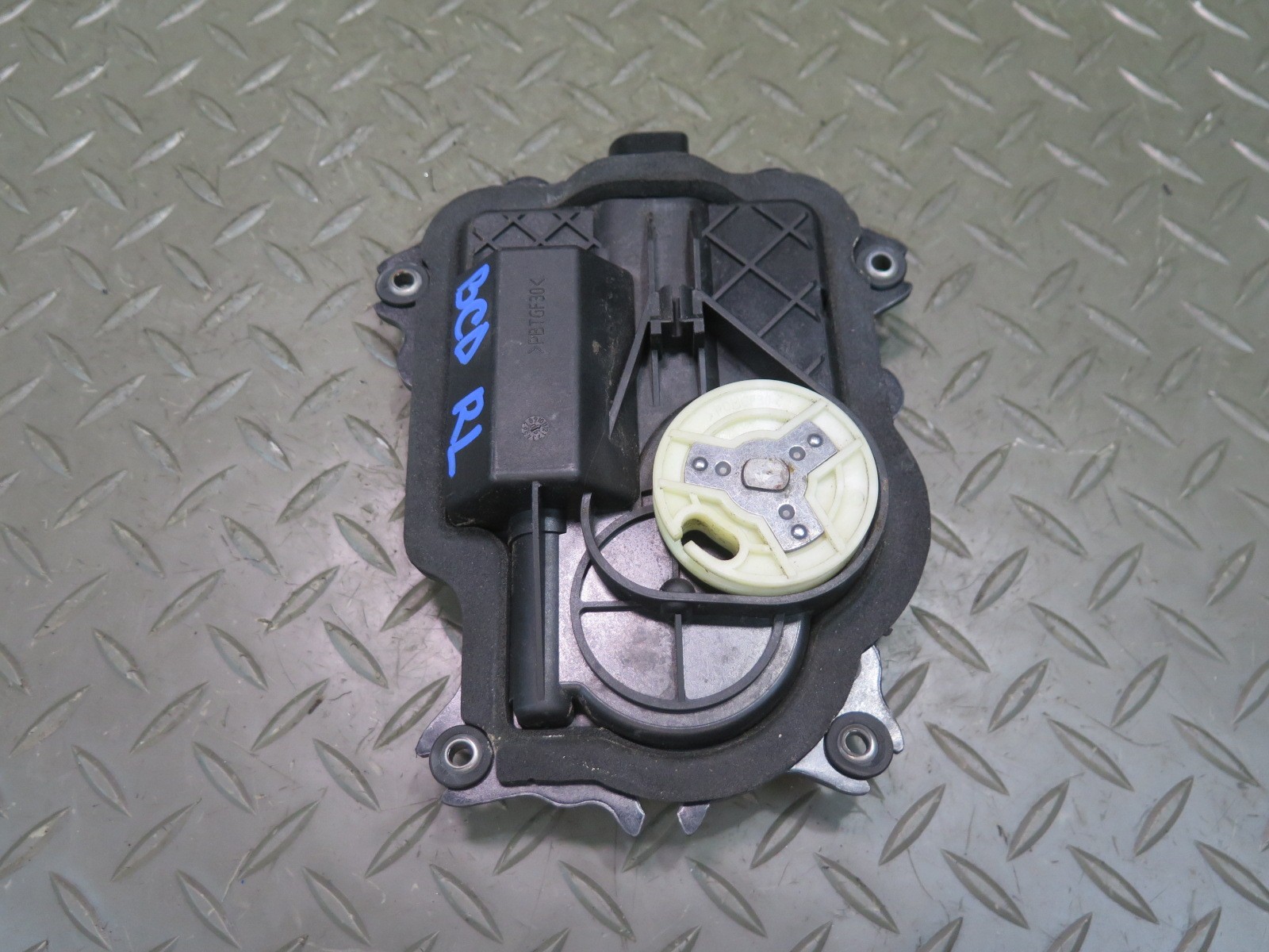 2006-2012 BENTLEY FLYING SPUR REAR LEFT DOOR LOCK SOFT CLOSE ACTUATOR MOTOR