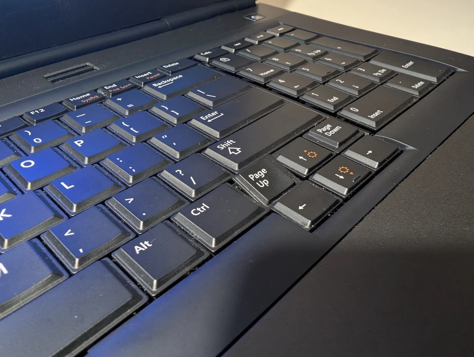 17" Dell Precision M6600 — i7-2640 • 16GB • 256GB SSD + 750GB HD • AMD, FHD, DVD - Image 4 of 4