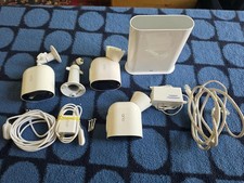Arlo VMB4540 Wireless Security System with 3 Cameras and chargers