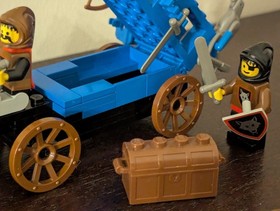 Vintage (1992) LEGO Castle set 6038 Wolfpack Renegades - RARE