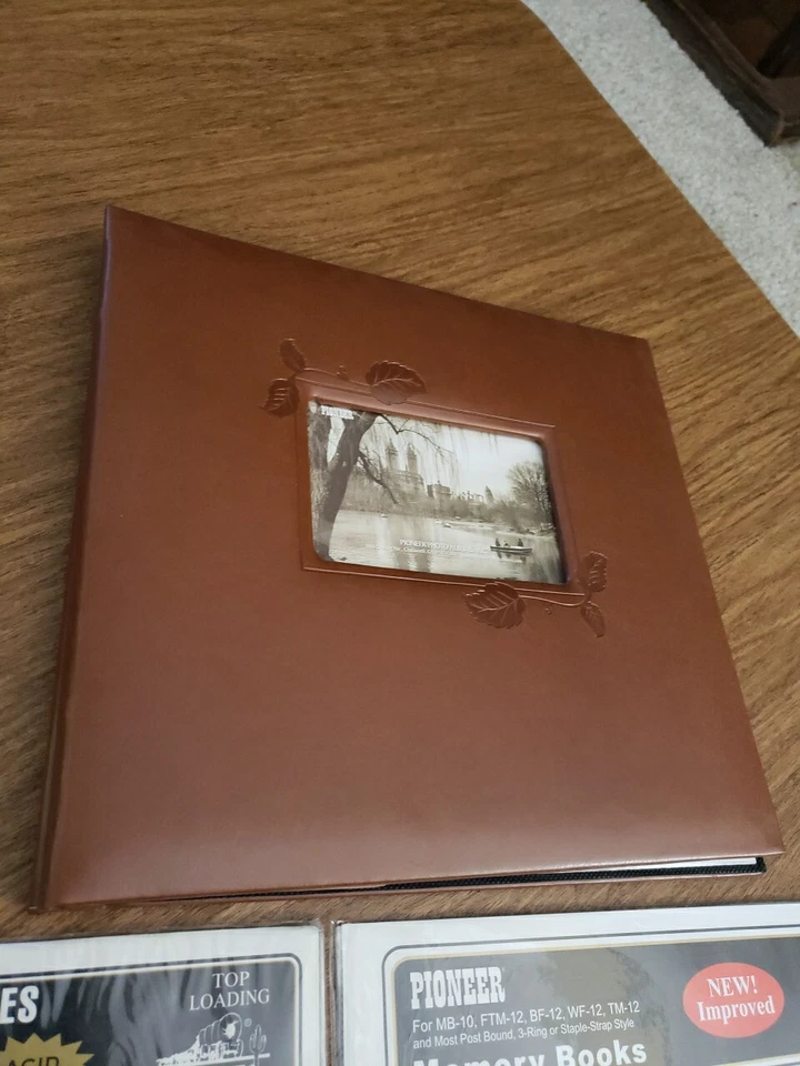 先锋浮雕人造革柱装 12 英寸 X 12 英寸剪贴簿专辑带 2 个补充包 — 第 4/4 张图片