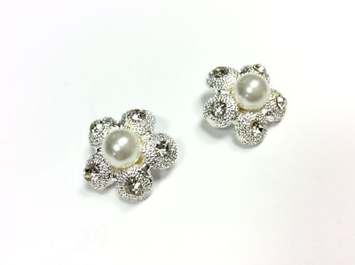 FLOWER AND PEARL JEWEL BUTTON