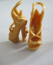 MATTEL MONSTER HIGH SHOES G1 CLEO DE NILE HOWLIDAY GOLD HEELS H-520